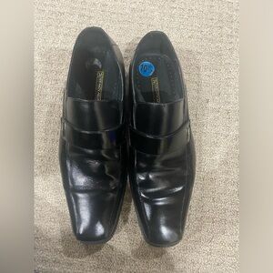 Men’s Black Dress Shoe.